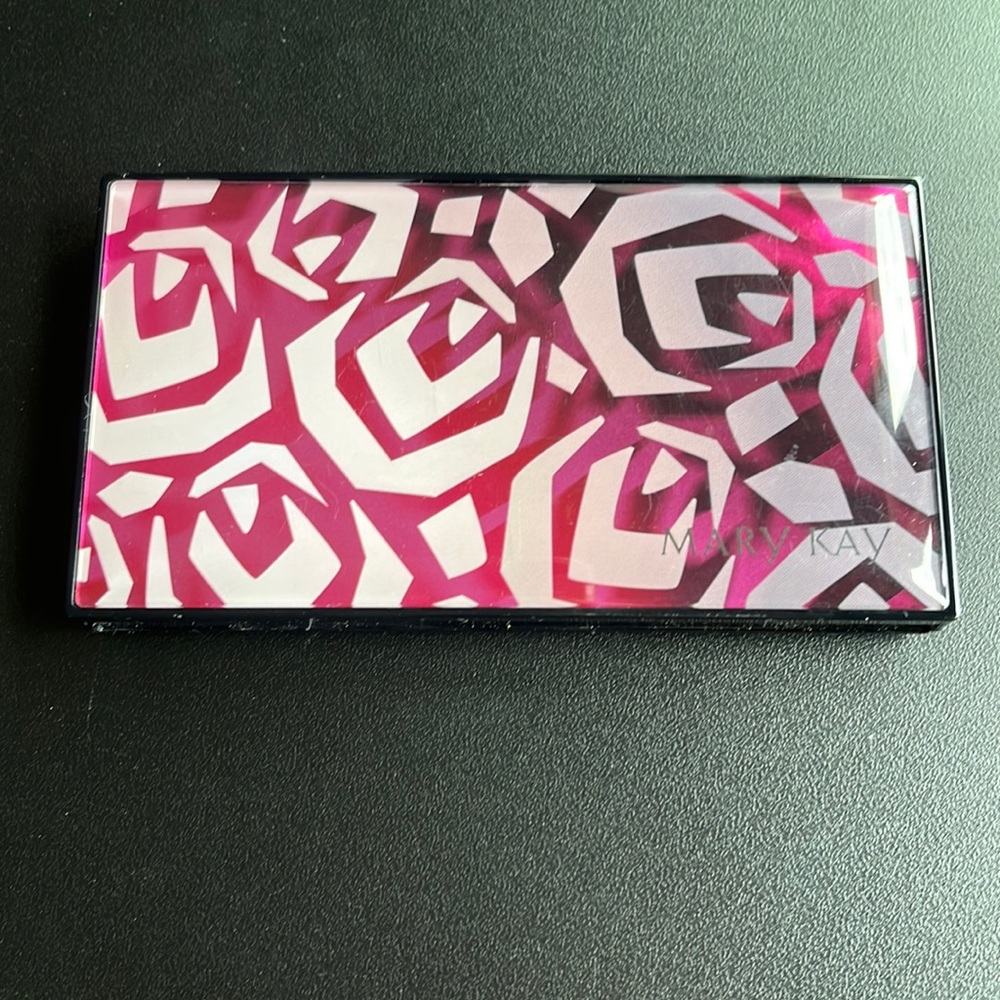 Mary Kay magnetic empty compact